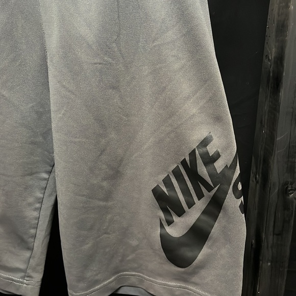 NIKE- medium gray polyester athletic shorts - Picture 2 of 5